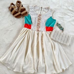 Gianni Bini (sz 9) Lace Boho Keyhole back Dress